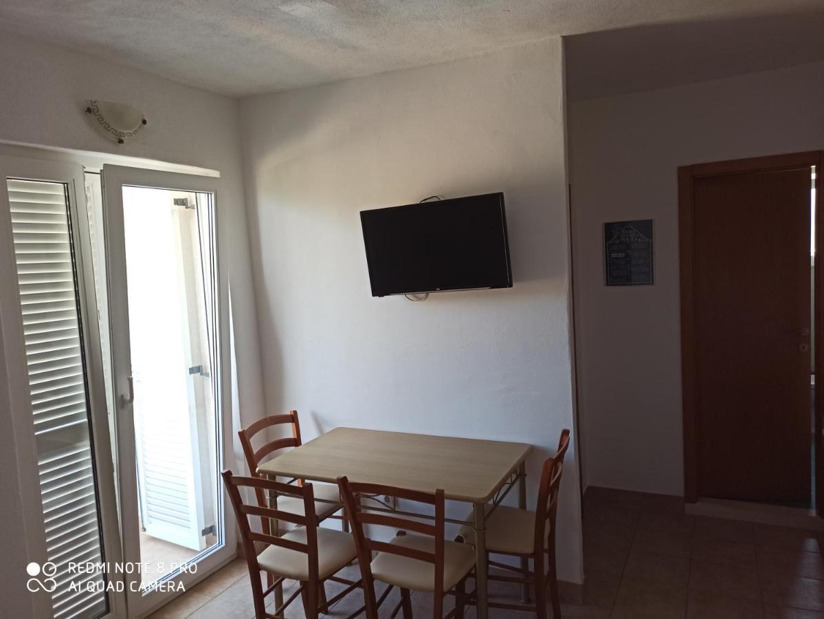 Boni02 Apartamento Gdinj Exterior foto