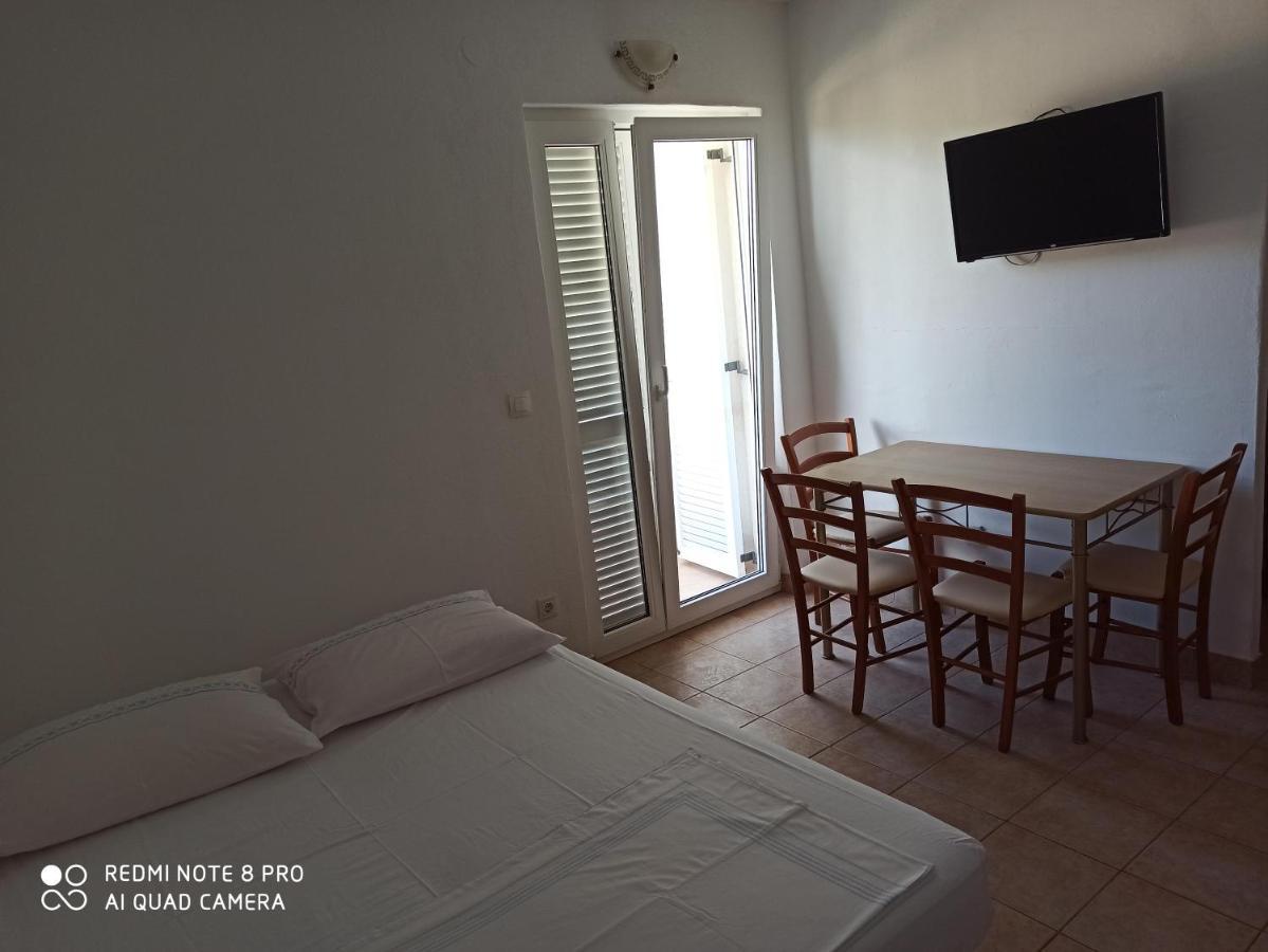 Boni02 Apartamento Gdinj Exterior foto