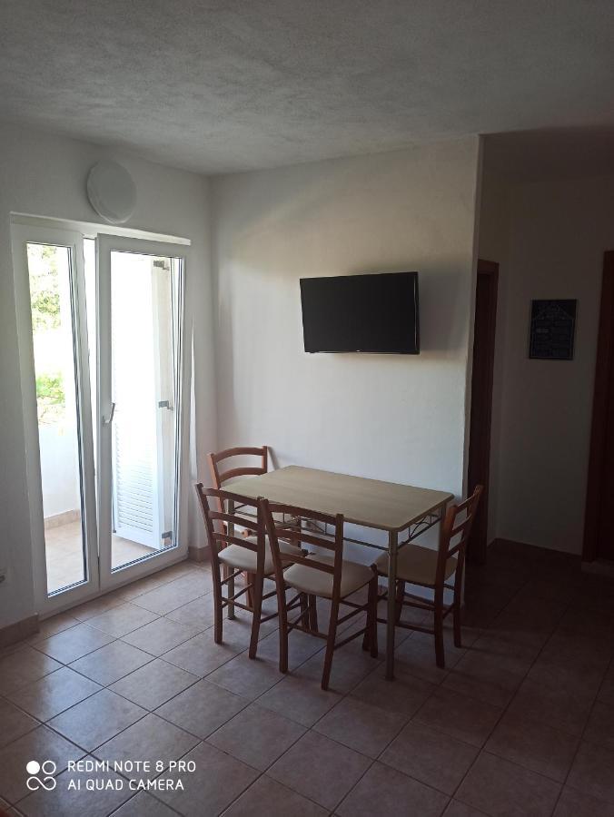 Boni02 Apartamento Gdinj Exterior foto